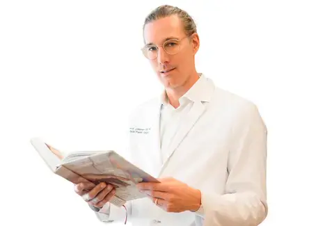 Portrait Prof Veit Premium Medical Circle